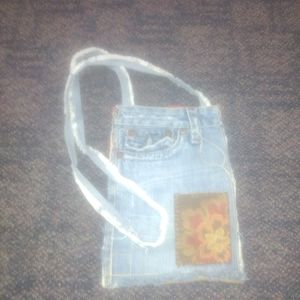 True Religion (recycled jeans)